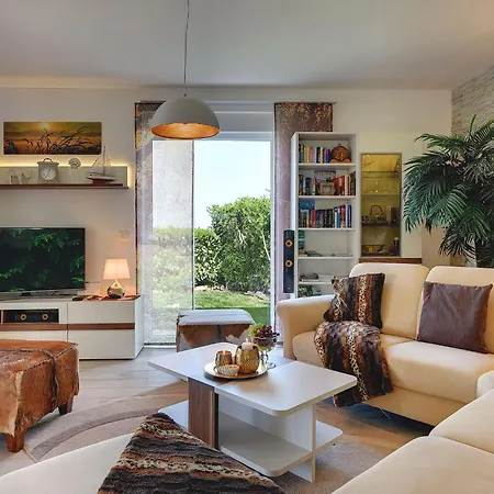 Gorgeous In Novigrad With Private Pool Buzinija