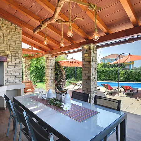 Villa Gorgeous In Novigrad With Private Pool Buzinija